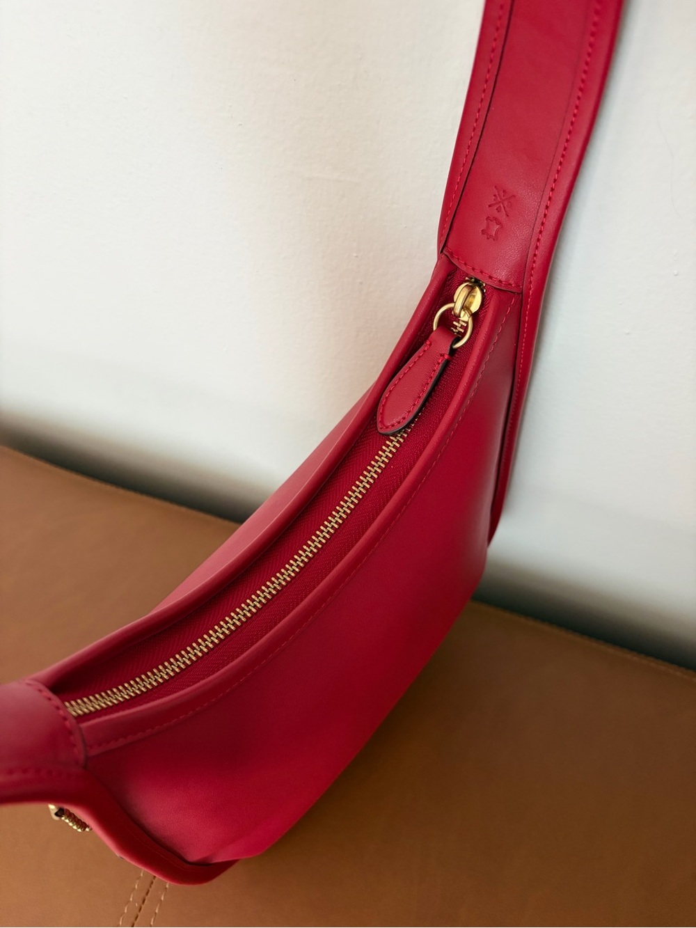 NWOT Coach Curve Zip Reedition in Ruby - Picture 4 of 7